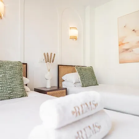 Pool, Sea Views & Parking By Rems Apartment Mijas