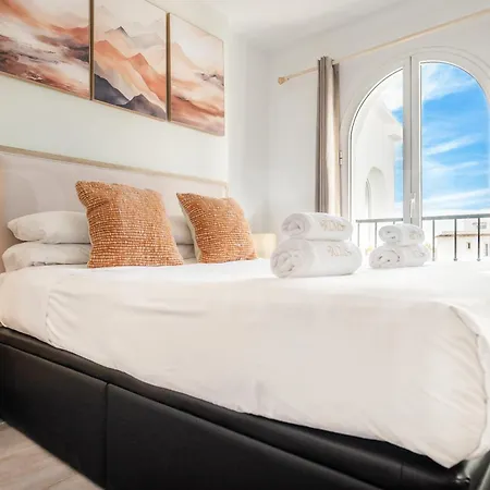 Pool, Sea Views & Parking By Rems *