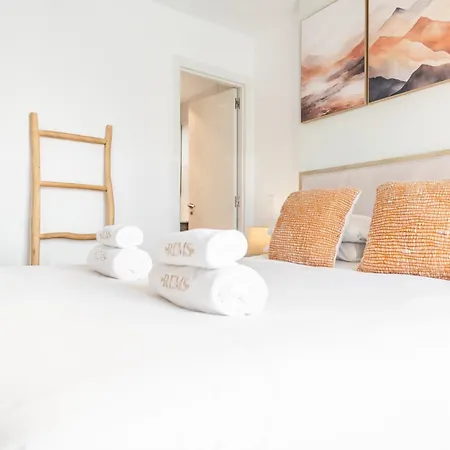 Pool, Sea Views & Parking By Rems Mijas